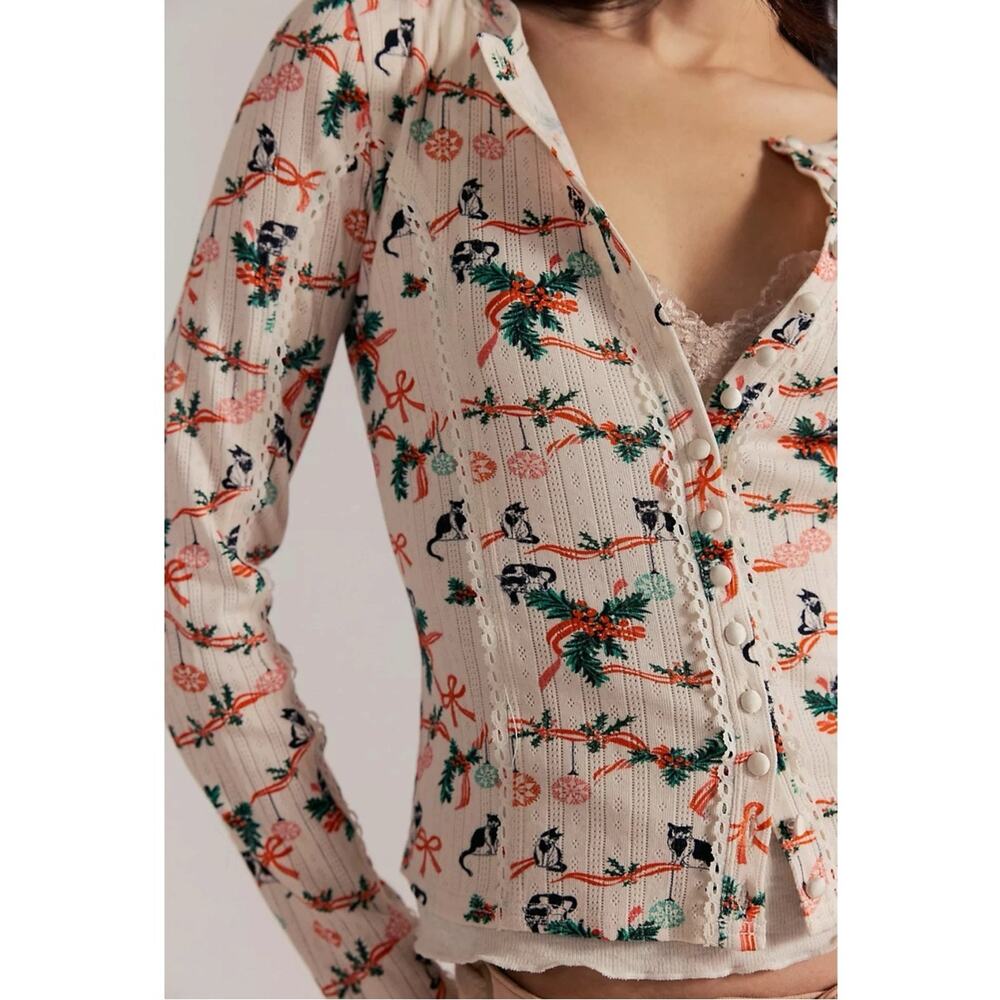 Free People Dainty Vintage Christmas Kittens Pearl And Lace Cardi Top Medium NWT - Picture 4 of 11